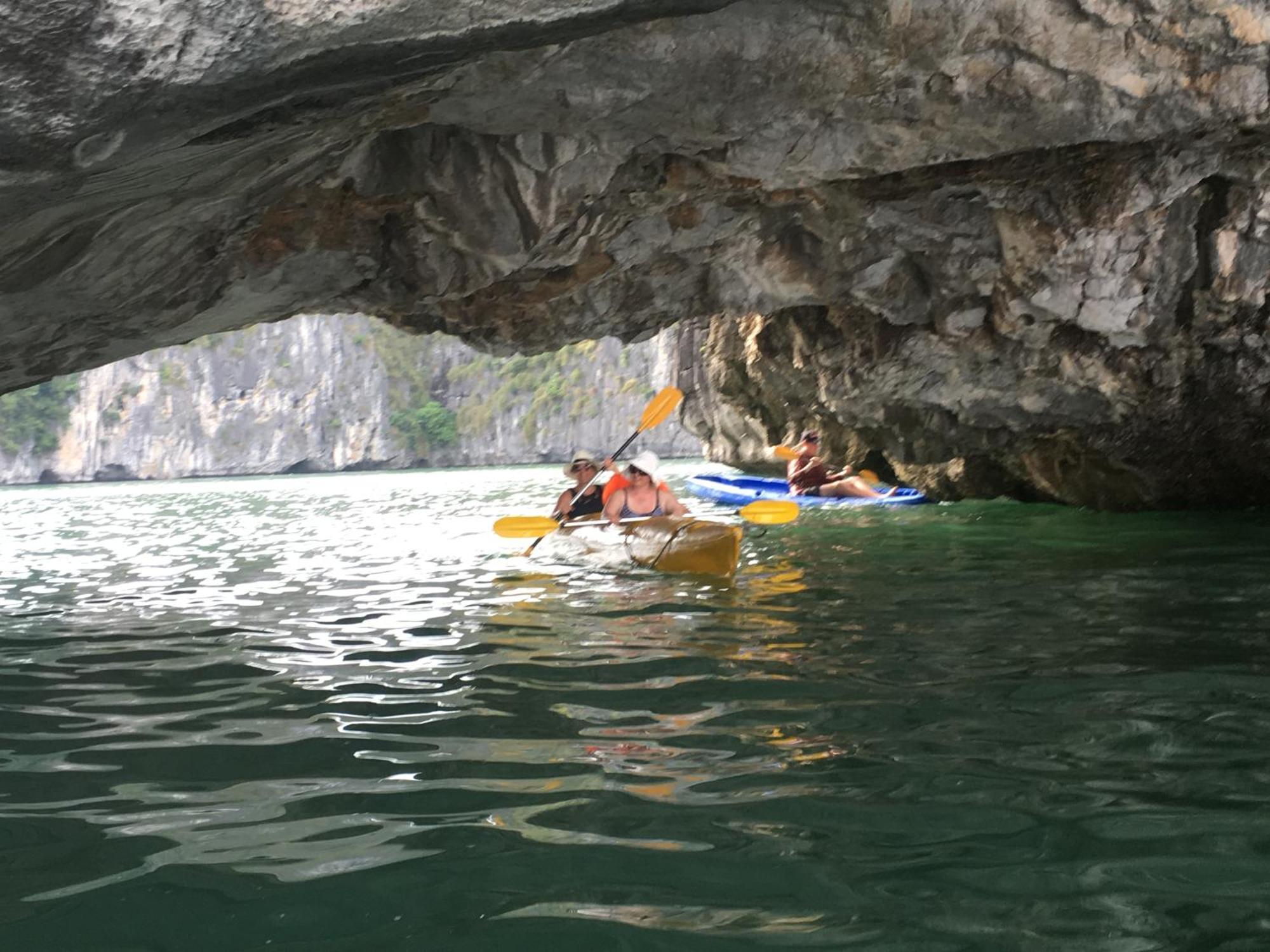 Отель Cat Ba Bay Cruises Dong Khe Sau Экстерьер фото